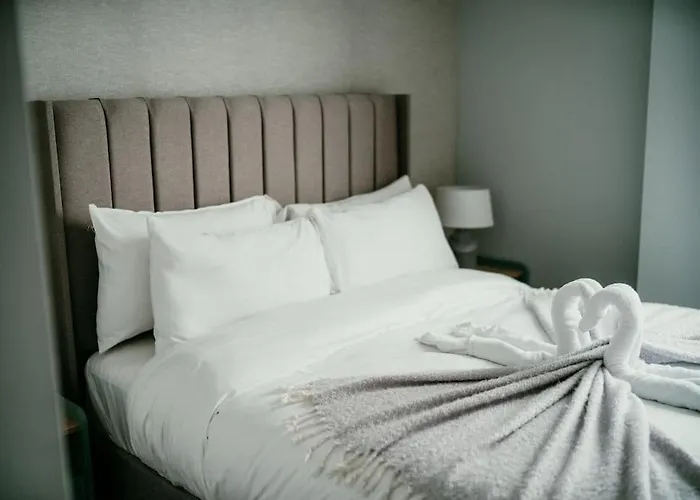 Urban Elegance: Luxury; Sleeps 6