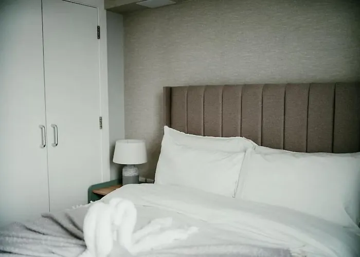 Urban Elegance: Luxury; Sleeps 6