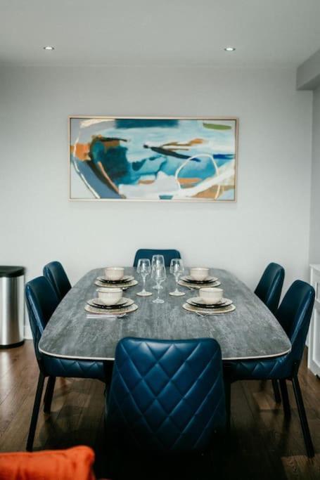 Urban Elegance: Luxury; Sleeps 6 *