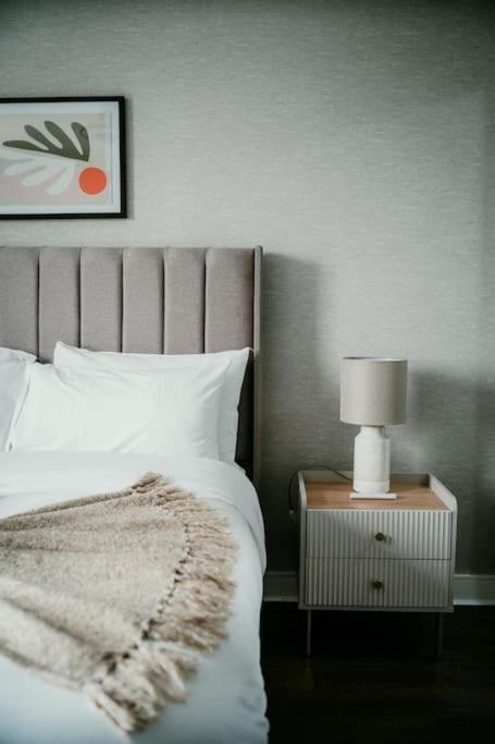 Urban Elegance: Luxury; Sleeps 6 Apartment Belfast