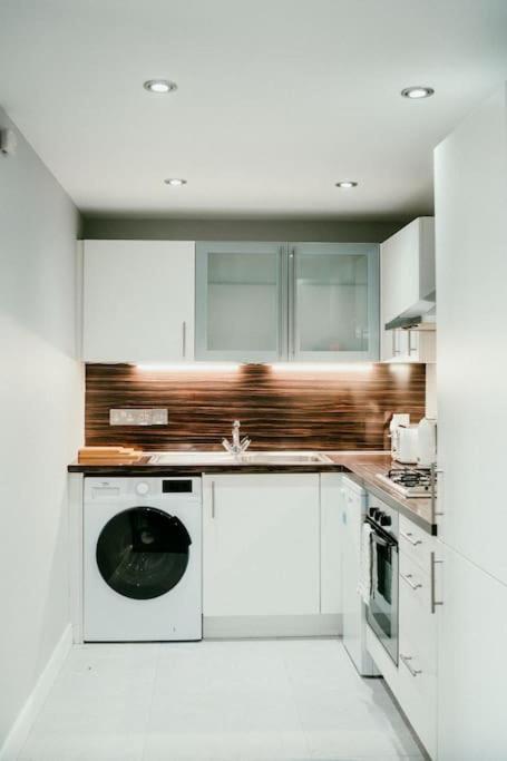 Urban Elegance: Luxury; Sleeps 6 *