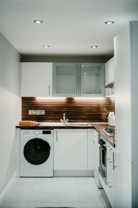 Urban Elegance: Luxury; Sleeps 6 Apartment *