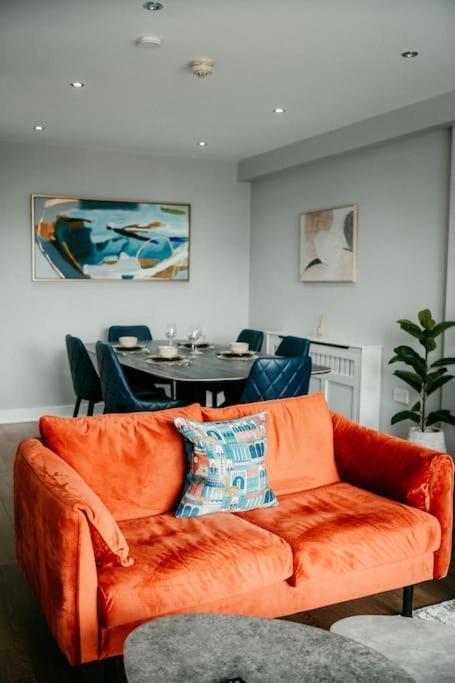 Urban Elegance: Luxury; Sleeps 6 Apartment Belfast