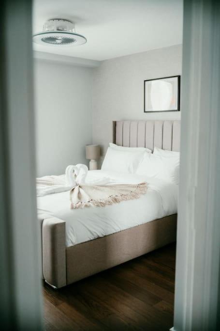 Apartment Urban Elegance: Luxury; Sleeps 6