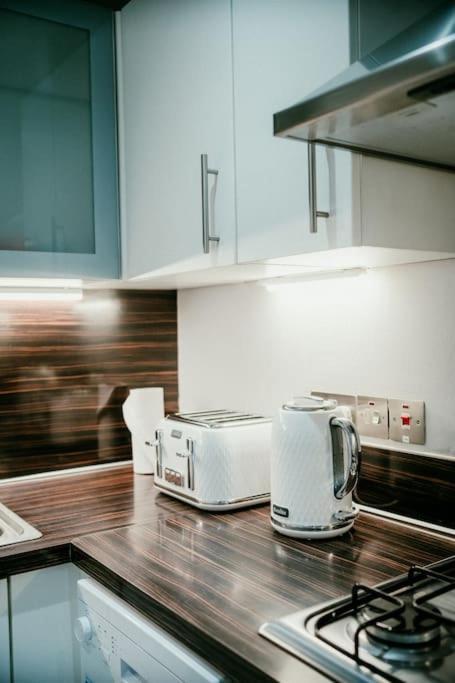 Apartment Urban Elegance: Luxury; Sleeps 6 *