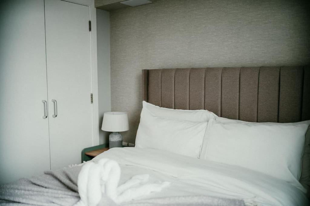 Urban Elegance: Luxury; Sleeps 6 Belfast