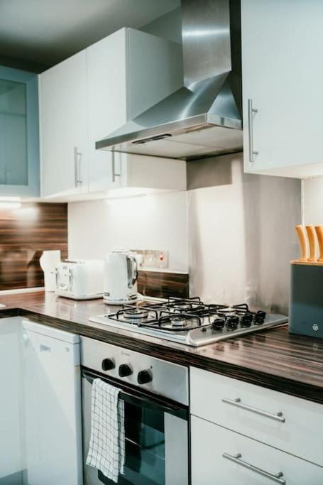 Apartment Urban Elegance: Luxury; Sleeps 6 *