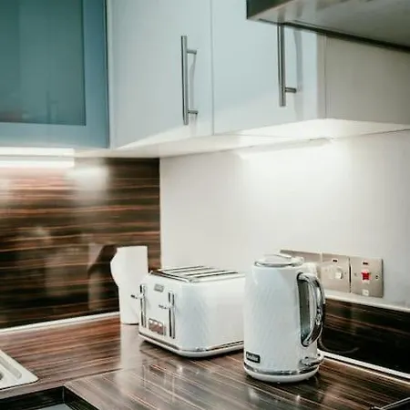 Urban Elegance: Luxury; Sleeps 6 Apartment Belfast Exterior photo